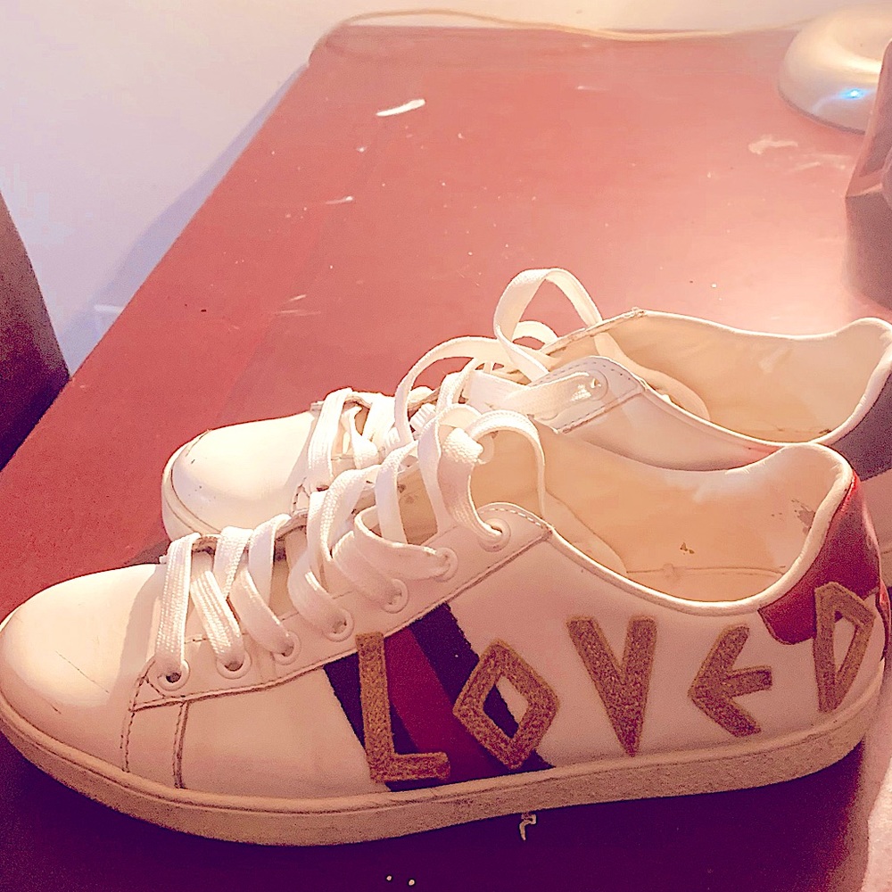 Women’s size 7.5 GuCCi embroidered “Loved” Preloved sneakers